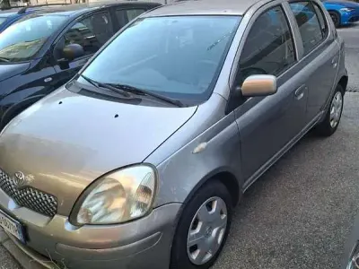 Usata Toyota Yaris Sol 65 CV (47 kW) 2003 Utilitaria