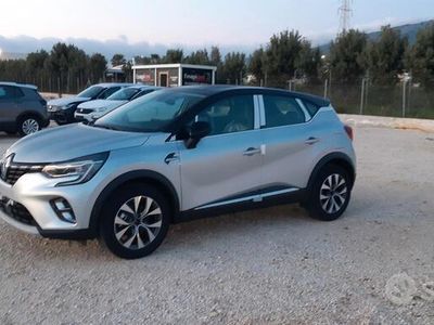 Usata Renault Captur Intens 143 CV (105 kW) 2021 Grigio SUV