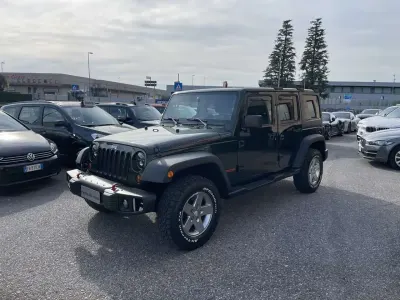 Usata Jeep Wrangler Unlimited Rubicon 200 CV (147 kW) 2011 Verde SUV