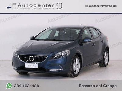 Usata Volvo V40 122 CV (89 kW) 2018 Blu/azzurro Utilitaria