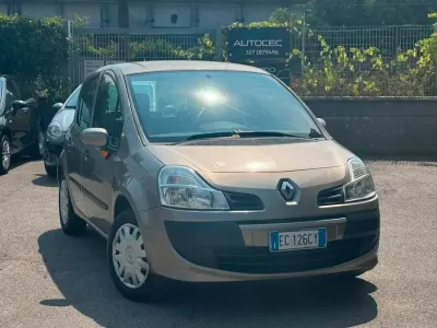 Usata Renault Modus Dynamique 75 CV (55 kW) 2010 Beige Monovolume
