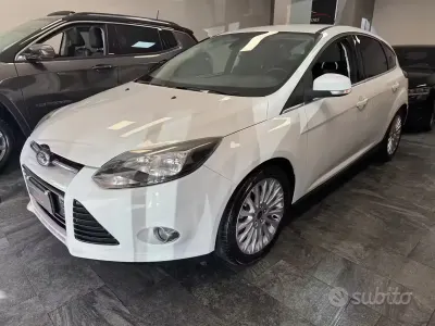 Käytetty Ford Focus Titanium 95 HP (69 kW) 2013 Valkoinen Sedan