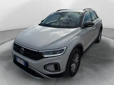 Usata VW T-Roc Life 110 CV (80 kW) 2024 Beige SUV