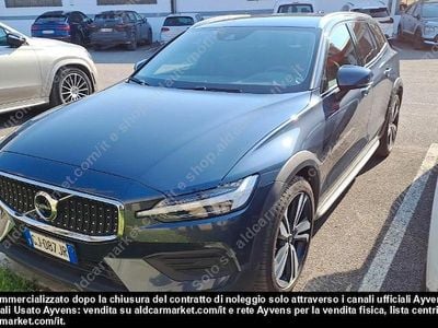 Usata Volvo V60 CC Business Edition 197 CV (144 kW) 2022 Blu Station wagon