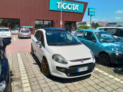 Usata Fiat Grande Punto 102 CV (75 kW) 2010 Bianco Utilitaria