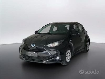 Usata Toyota Yaris Hybrid Active 92 CV (67 kW) 2021 Nero Berlina