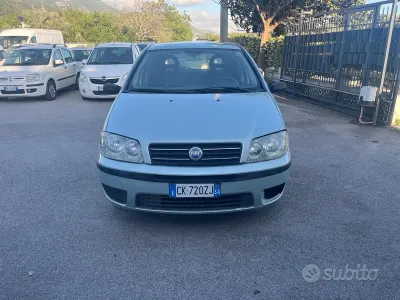 Usata Fiat Punto 60 CV (44 kW) 2003 Bluazzurro Utilitaria