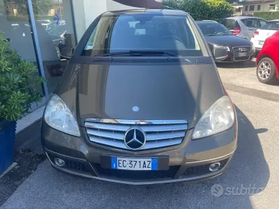 Usata Mercedes A170 Elegance 109 CV (80 kW) 2011 Marrone Berlina