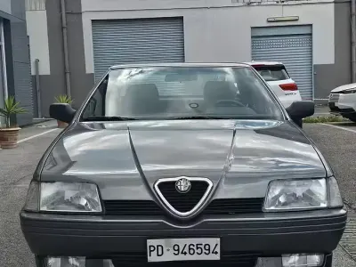 Usata Alfa Romeo 164 145 CV (106 kW) 1989 Grigio Berlina