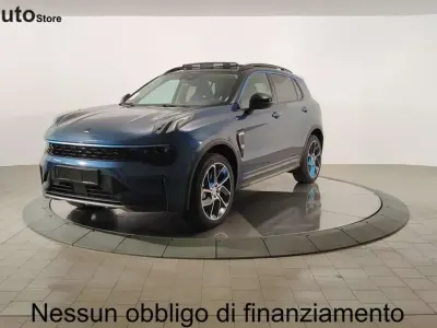 Usata Lynk & Co 01 179 CV (131 kW) 2023 Blu metallizzato / tetto nero SUV