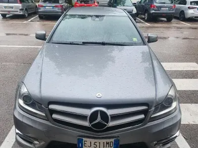 Usata Mercedes C220 170 CV (125 kW) 2011 Grigio Coupé