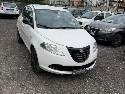 Usata Lancia Ypsilon Gold 80 CV (58 kW) 2014 Bianco Utilitaria