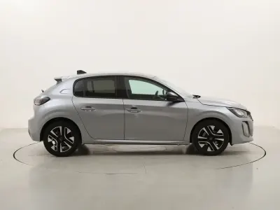 Usata Peugeot 208 Allure 101 CV (74 kW) 2025 Argentoargento Utilitaria