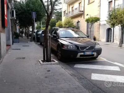Usata Volvo XC70 185 CV (136 kW) 2007 Nero Station wagon