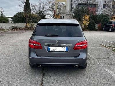 Mercedes B200