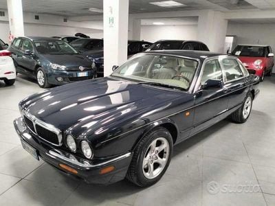Usata Jaguar XJ Executive 284 CV (208 kW) 2000 Blu/azzurro Berlina