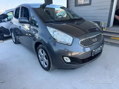 Usata Kia Venga 90 CV (66 kW) 2011 Grigio Utilitaria