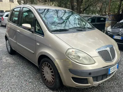 Usata Lancia Musa 95 CV (69 kW) 2005 Marrone Monovolume