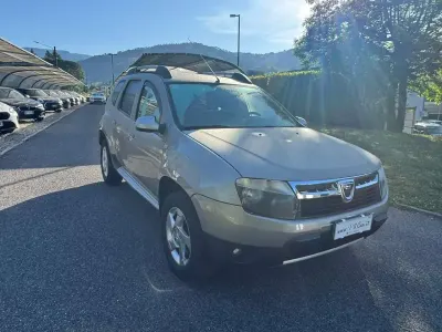 Usado Dacia Duster Lauréate 107 CV (78 kW) 2013 Gris SUV