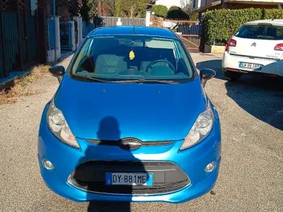Usata Ford Fiesta Titanium 96 CV (70 kW) 2009 Bluazzurro Utilitaria