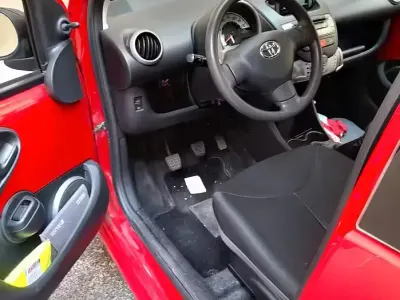 Usata Toyota Aygo 68 CV (50 kW) 2014 Rosso Utilitaria