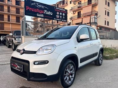 Usata Fiat Panda 4x4 S 86 CV (63 kW) 2016 Bianco Utilitaria