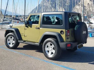 Usata Jeep Wrangler Sport 200 CV (147 kW) 2014 Verde SUV
