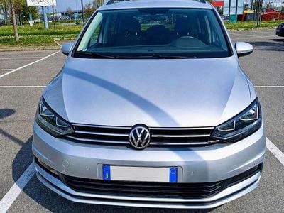 Begagnad VW Touran 150 HK (110 kW) 2022 Minibuss
