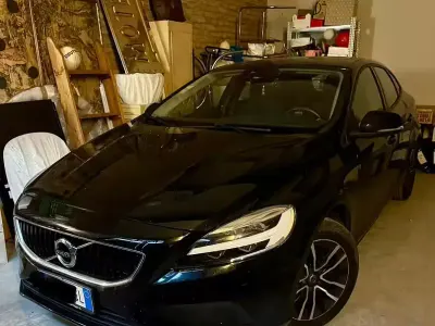 Usata Volvo V40 Business Edition 120 CV (88 kW) 2019 Nero Coupé