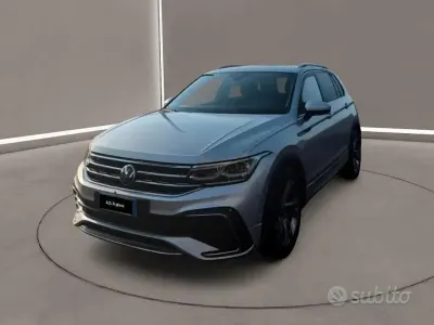 Usata VW Tiguan R-line 150 CV (110 kW) 2021 Grigio SUV
