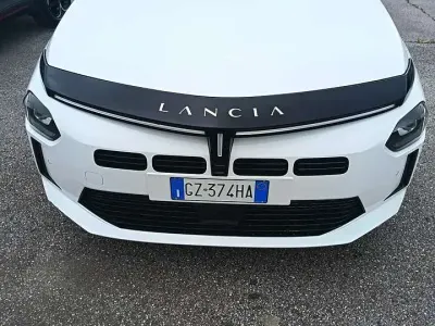 Usata Lancia Ypsilon 101 CV (74 kW) 2025 Bianco Utilitaria