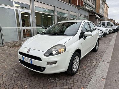 Usata Fiat Punto Lounge 69 CV (50 kW) 2014 Bianco Utilitaria