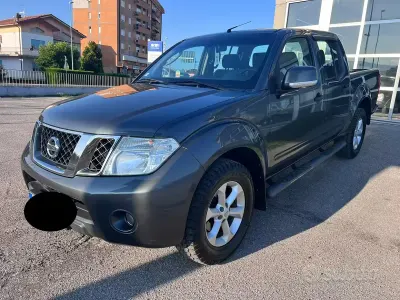 Usata Nissan Navara 190 CV (139 kW) 2015 Grigio Pick-up