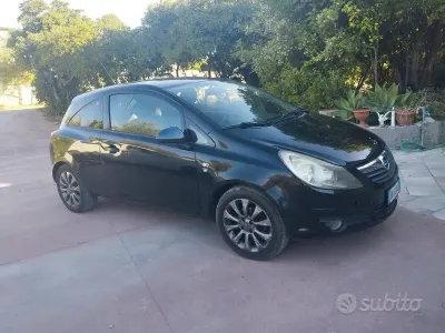 Usata Opel Corsa 75 CV (55 kW) 2010 Nero Utilitaria