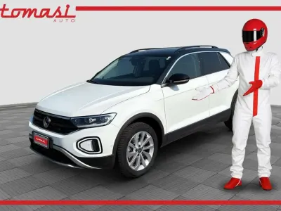Usata VW T-Roc Life 150 CV (110 kW) 2025 Pure white con tetto nero SUV