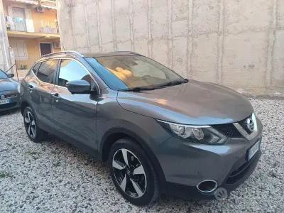 Usata Nissan Qashqai Tekna 131 CV (96 kW) 2016 Grigio SUV