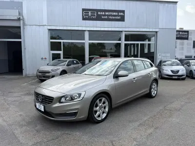 Usata Volvo V60 Kinetic 114 CV (83 kW) 2014 Grigio Station wagon