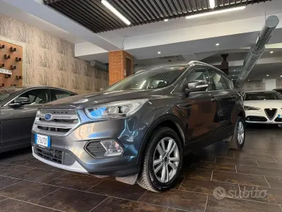 Begagnad Ford Kuga Business Edition 120 HK (88 kW) 2019 Grå SUV