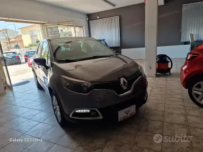 Usata Renault Captur Iconic 90 CV (66 kW) 2015 Grigio SUV