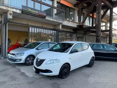 Usata Lancia Ypsilon 90 CV (66 kW) 2015 Bianco Utilitaria