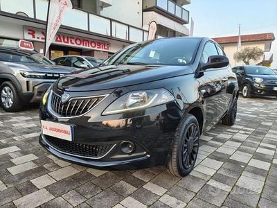 Usata Lancia Ypsilon 70 CV (51 kW) 2022 Grigio Utilitaria