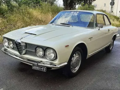 Begagnad Alfa Romeo 2600 Sprint 143 HK (105 kW) 1966 Vit Sportkupé
