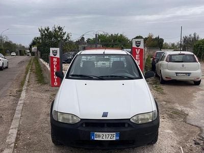 Usata Fiat Strada 62 CV (45 kW) 2002 Bianco Pick-up