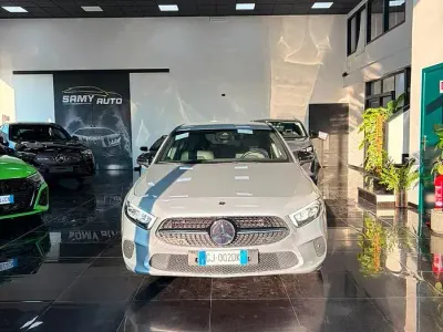 Usata Mercedes A180 Premium 116 CV (85 kW) 2022 Grigio Berlina