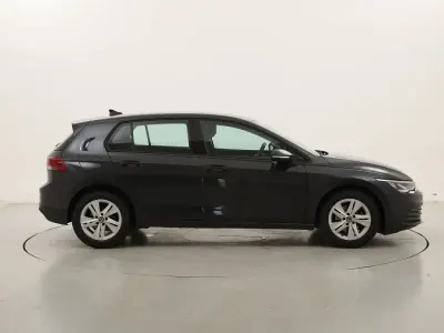 Usata VW Golf VIII Life 110 CV (80 kW) 2022 Grigiogrigio Berlina