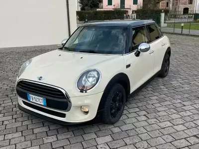 Usata Mini ONE 102 CV (75 kW) 2015 Utilitaria