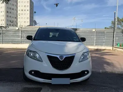 Usata Lancia Ypsilon Gold 95 CV (69 kW) 2015 Bianco Utilitaria