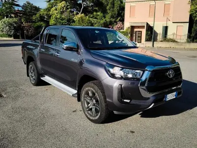 Usata Toyota HiLux 150 CV (110 kW) 2022 Grigio Pick-up