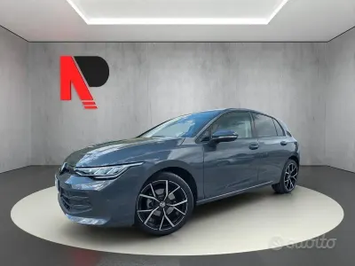 Usata VW Golf VIII Life 115 CV (84 kW) 2025 Grigio Berlina