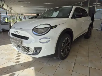 Nuova Fiat 600 La Prima 101 CV (74 kW) 2026 Bianco SUV